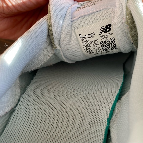 New Balance 574 - Green and Pink - Picture 3 of 6